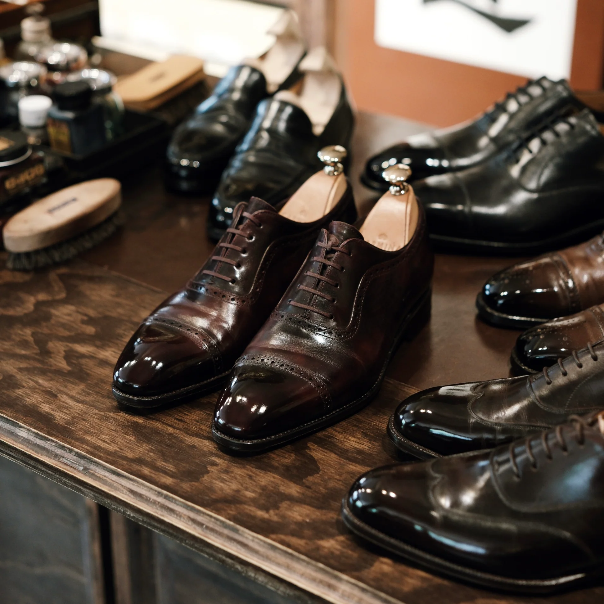 Saphir Medaille d'Or shoe care products in wooden box